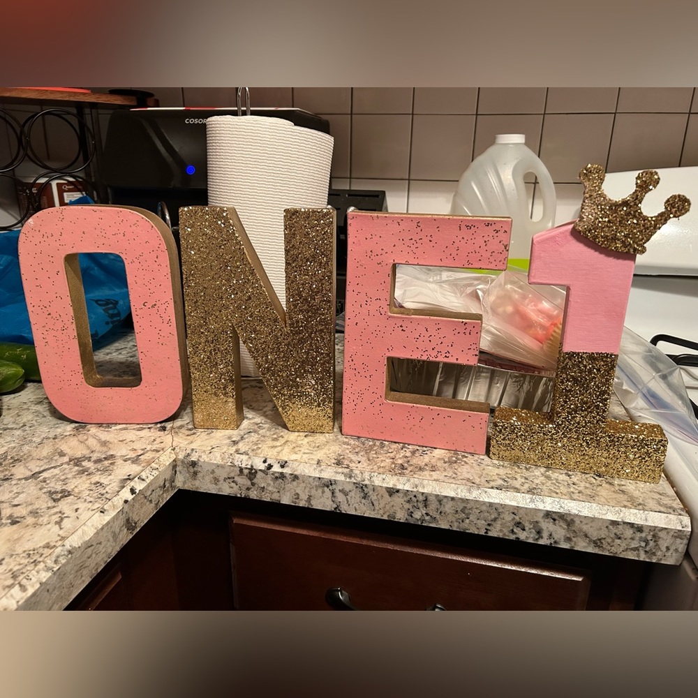 Girl’s Pink First Birthday Decoration